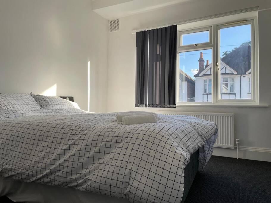5 Bed 5Mins From Wembley Stadium Londres Exterior foto